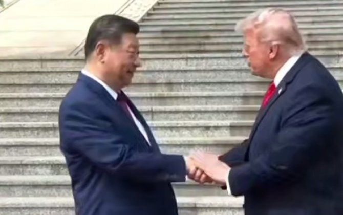 Си не дал Трампу повторить его фирменный жест-ВИДЕО