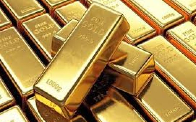 Стоимость золота опустилась ниже $4,6 тыс. за тройскую унцию