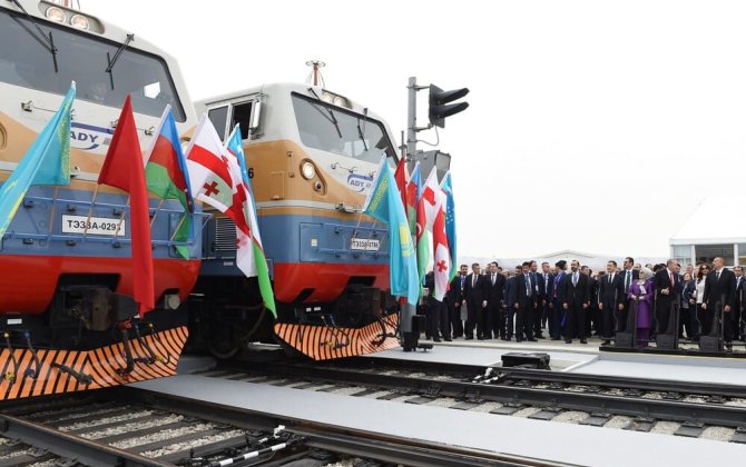 На заседании TRACECA подчеркнули важность ж/д линии Баку-Тбилиси-Карс и Среднего коридора