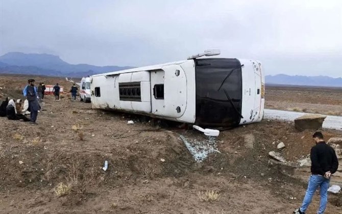Sərnişin avtobusu aşdı - Ölənlər və yaralananlar var