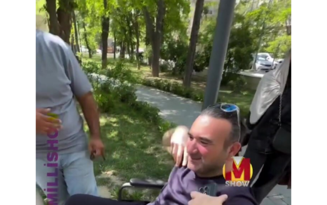 Azərbaycanlı tanınmış aktyor əlil arabasında GÖRÜNTÜLƏNDİ - VİDEO