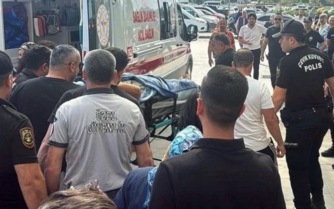 Restorana silahlı hücum edildi - Ölənlər və yaralananlar var