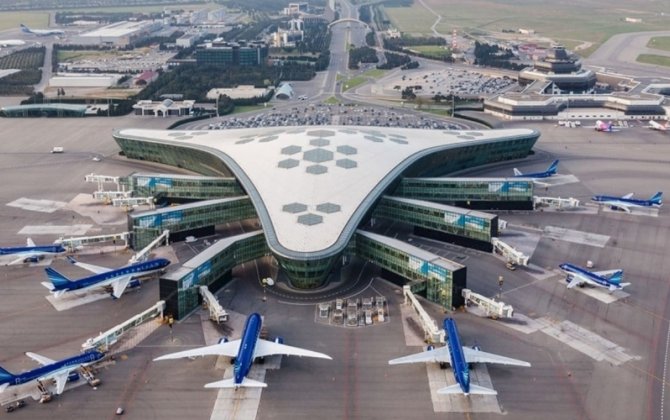 Azərbaycanlı yazıçı Bakıdan deport olundu - FOTO