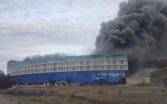Крупный пожар вспыхнул в центре отдыха в Новханы-ВИДЕО