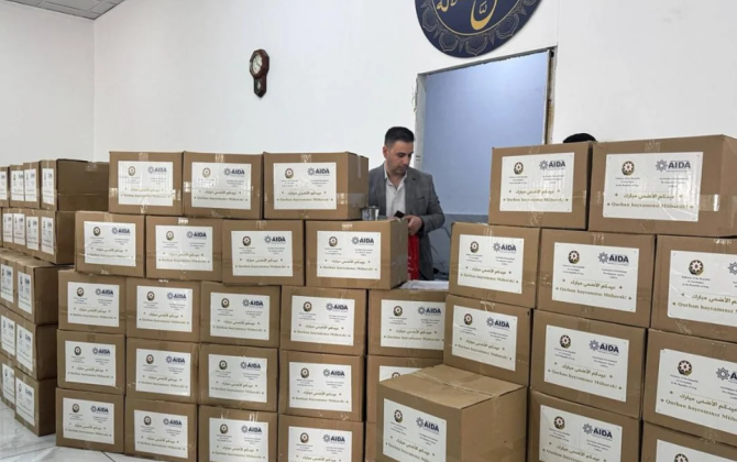 Azərbaycan Kərkükdə 150 ailəyə bayram sovqatı çatdırıb
