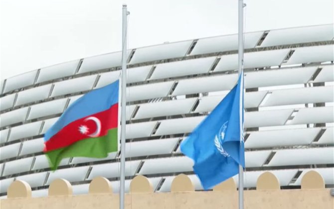 Состоялась церемония спуска флагов ООН и Азербайджана