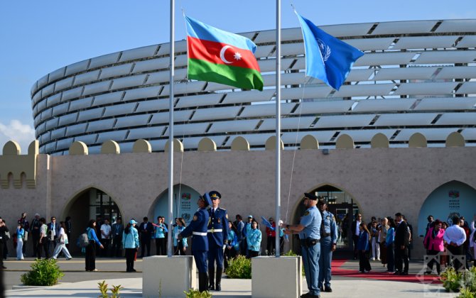 WUF13-də Azərbaycanın və BMT-nin bayraqlarının endirilməsi mərasimi keçirilib - FOTO