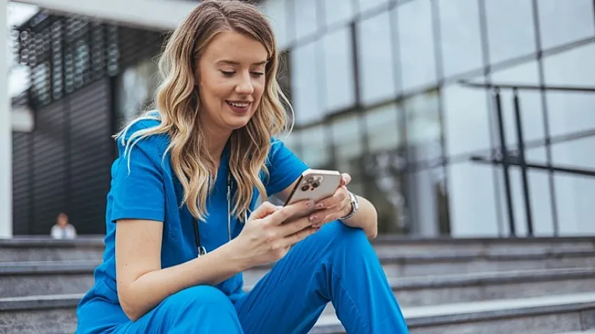 Trendlər dəyişir: Hər il telefon dəyişmə çılğınlığı sona çatdı