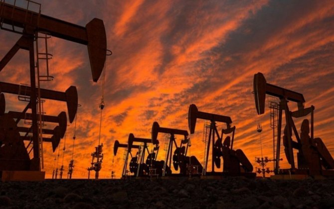 Нефть на мировых рынках подешевела на 6%