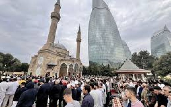 Праздничные намазы на празднике Гурбан совершат во всех центральных мечетях страны
