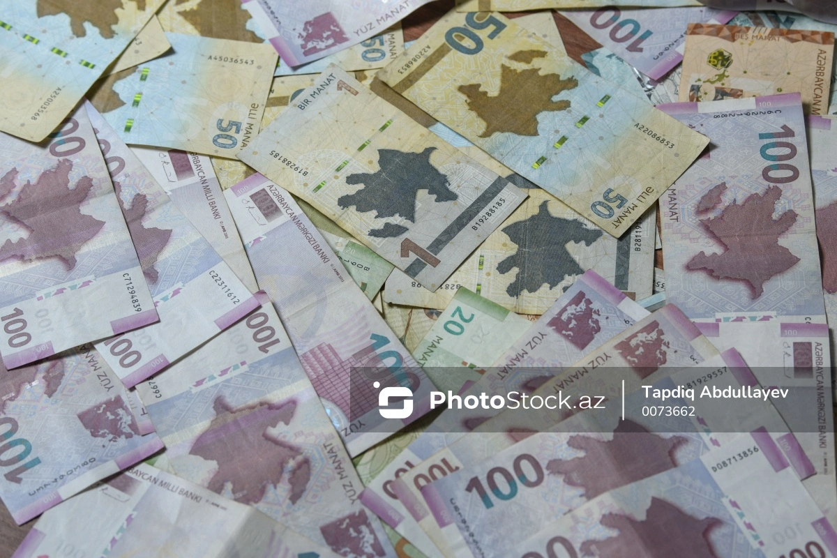 Бывшая учительница математики требует вернуть 100 000 манатов: Он при мне звонил рабочим
