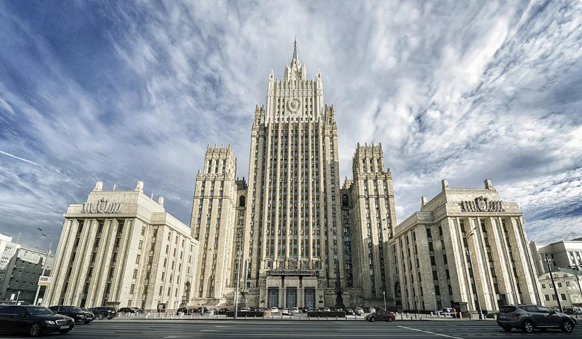 МИД России призвал иностранцев срочно покинуть Киев
