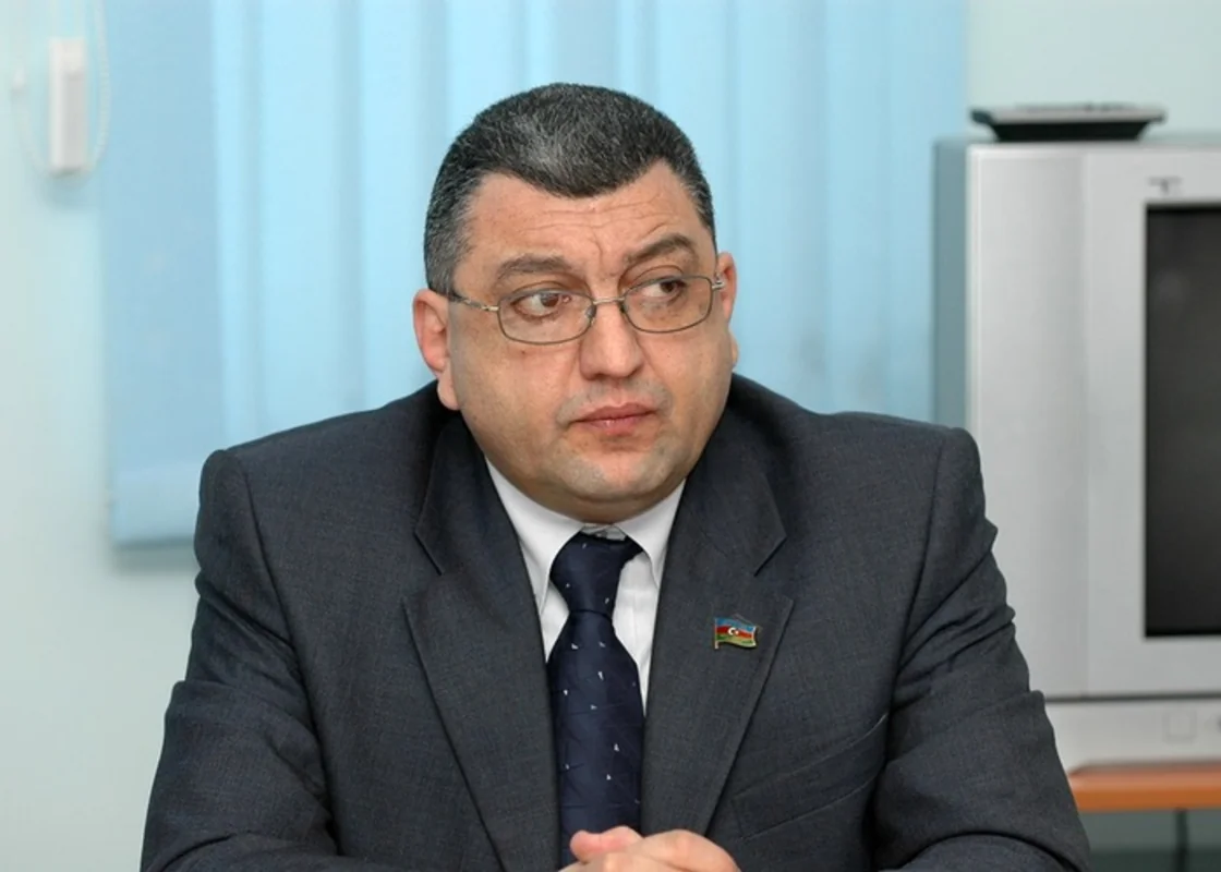 İlham Əliyev Rauf Əliyevi təltif etdi
