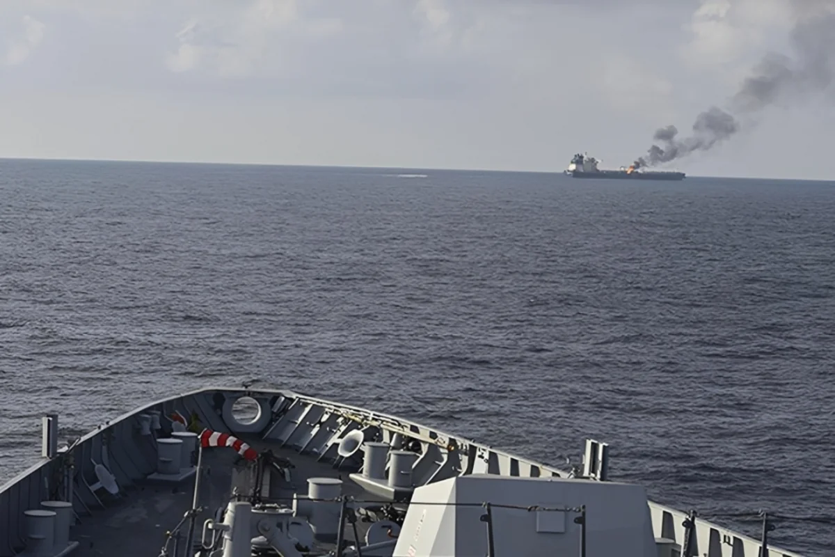 Oman sahillərində tanker atəşə tutuldu