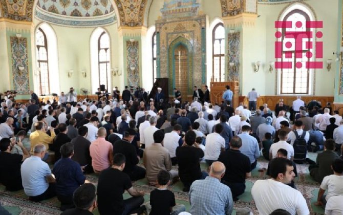 В Баку в мечети Тезепир совершен праздничный намаз