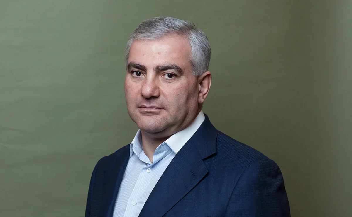 Ermənistanda mitinqə gəlməyə görə pul paylayanlar tutuldular