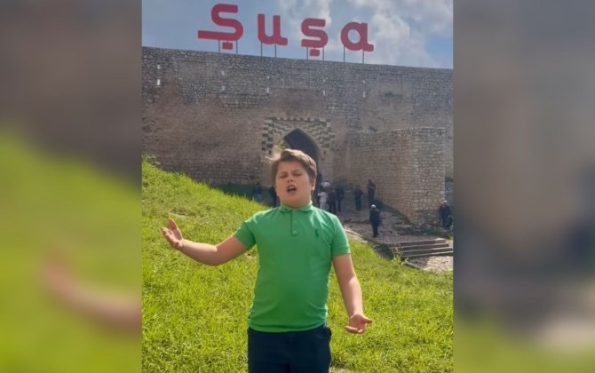 Moldova səfirinin oğlu Şuşada “Şən Azərbaycan” oxudu - VİDEO