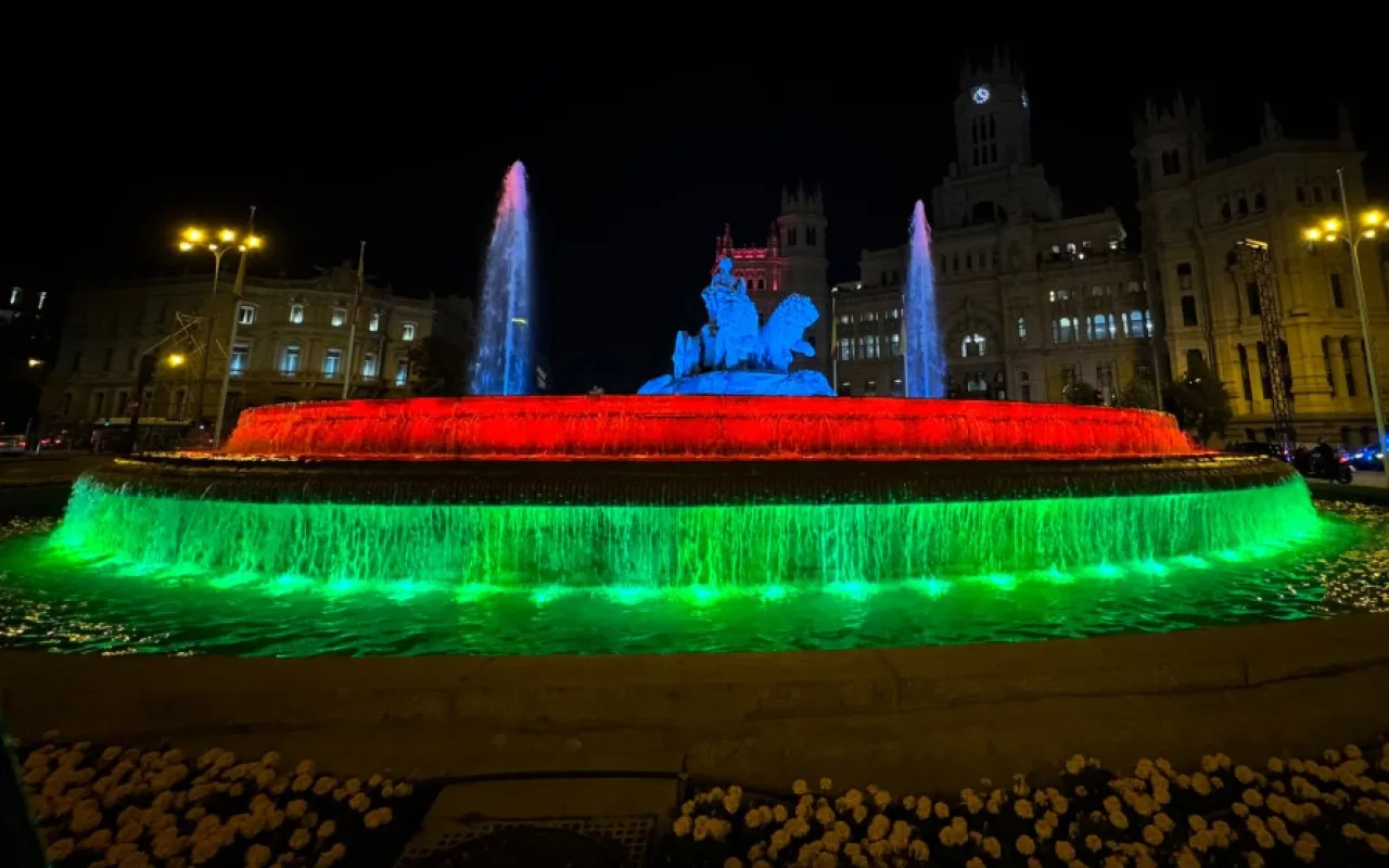 Madridin “Cibeles” fəvvarəsi bayrağımızın rənglərində işıqlandırıldı - FOTO