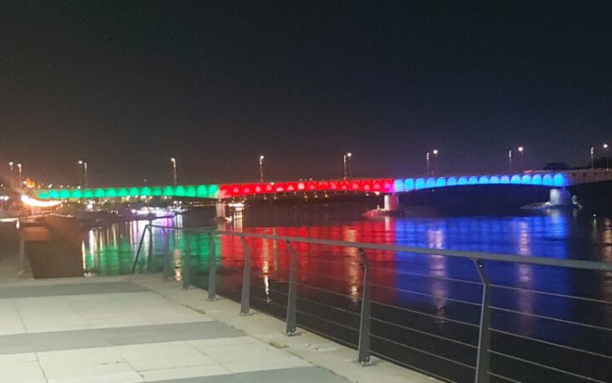 Varşavada Visla çayının üzəridəki körpü Azərbaycan bayrağının rənglərinə boyandı - FOTO