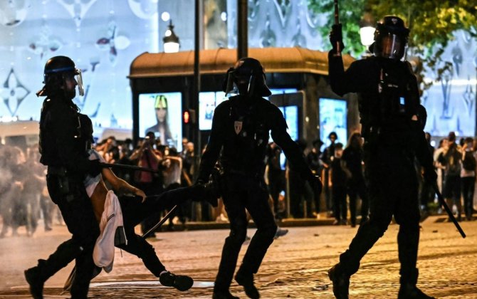 В Париже во время беспорядков после победы ПСЖ пострадали по меньшей мере 12 человек - ОБНОВЛЕНО-3