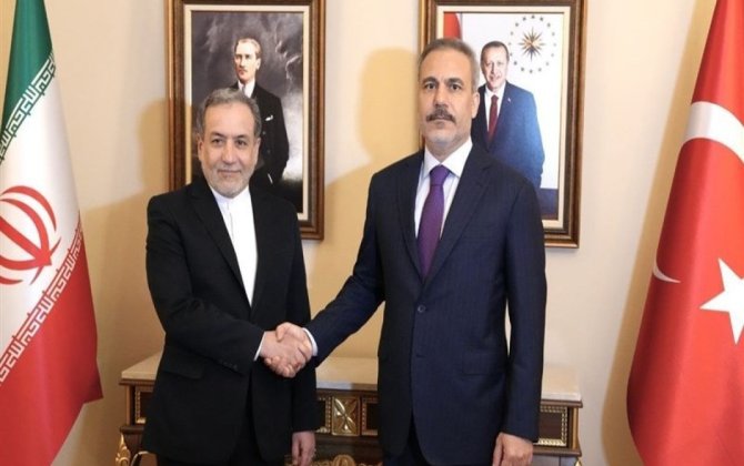 Hakan Fidan Əraqçi ilə İran-ABŞ danışıqlarını müzakirə edib