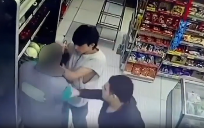 В Баку ограбили магазин, избив продавца-ВИДЕО