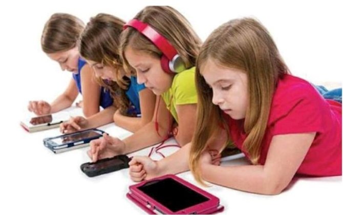 Polşada hökumət məktəblərdə telefon istifadəsini məhdudlaşdıran qanun layihəsini təsdiqləyib