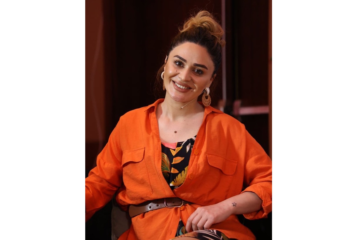 Tanınmış aparıcı bu televiziyadan getdi - FOTO 1 1633014701 1633014641 1633004249 243516573 400550875007571 7140539303263250950 n