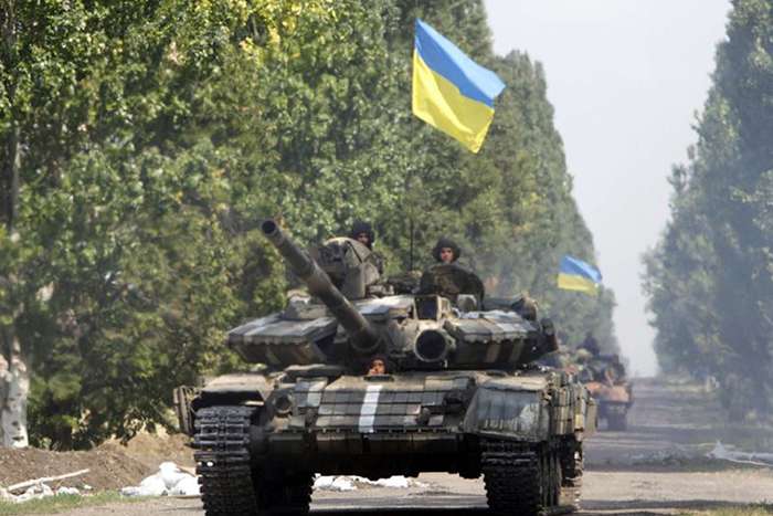 Ukrayna tankçıları, yoxsa rus əsgərləri: Onlar Rusiya qoşunlarının Kiyevə yolunu kəsəcək...