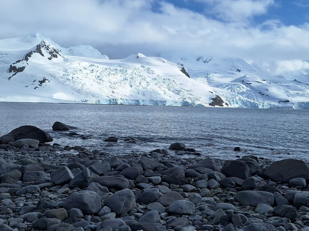 Cənubi Şetland adaları sahillərində 6,6 bal gücündə zəlzələ baş verib