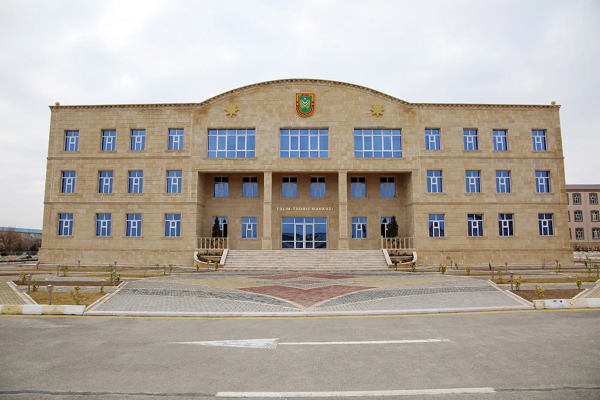 Əlahiddə Ümumqoşun Orduda müddətdən artıq xidmət etmək istəyənlərin NƏZƏRİNƏ