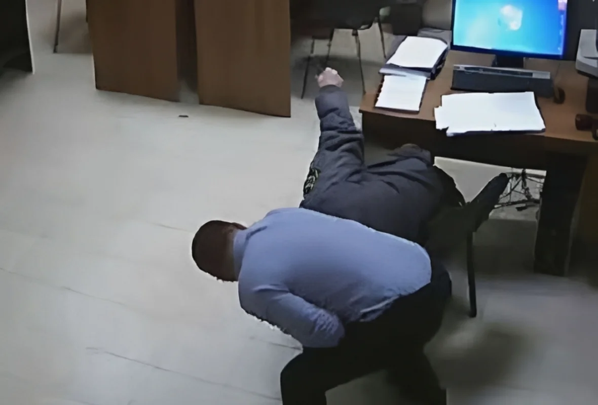 İmişlidə müəllim əməkhaqqına görə direktorla dalaşdı