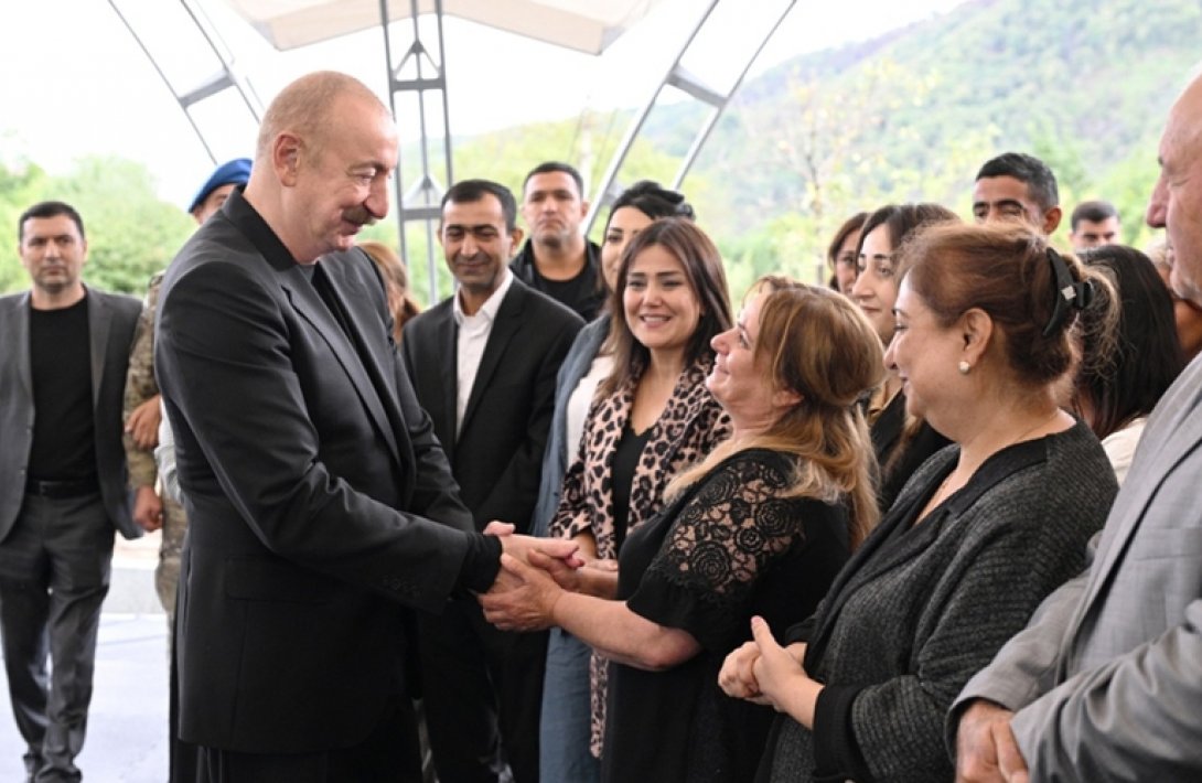 Prezident İlham Əliyev Xocalı sakinləri ilə görüşdü - FOTOLAR
