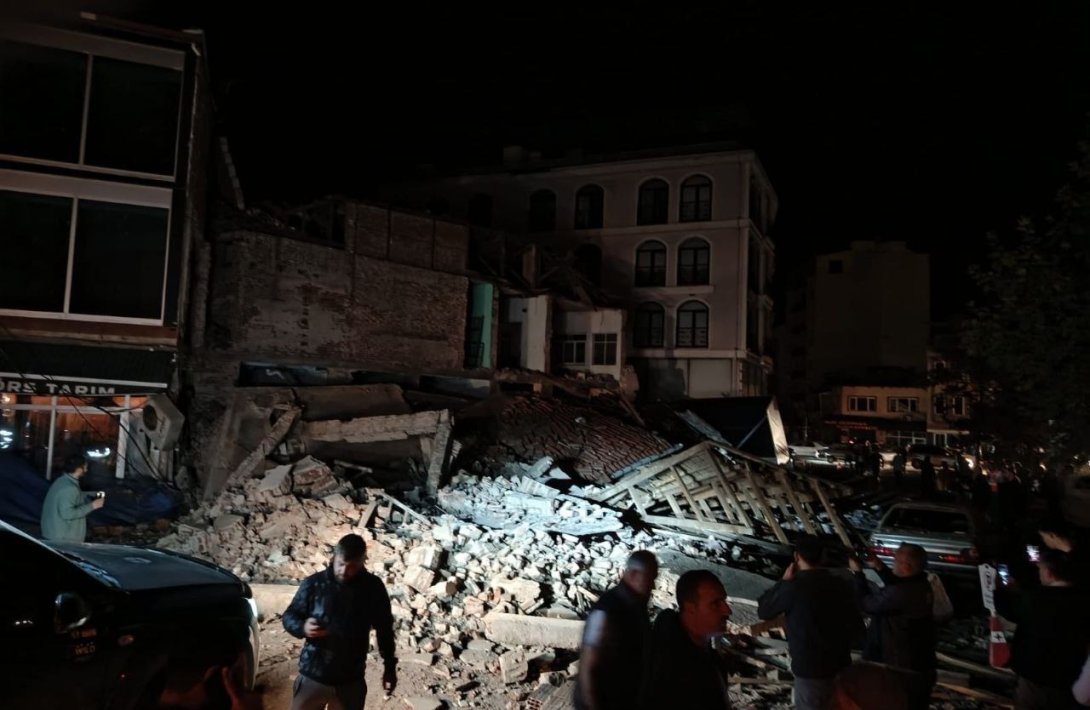 Сильное землетрясение в Турции: есть разрушения и пострадавшие, Эрдоган выступил с заявлением