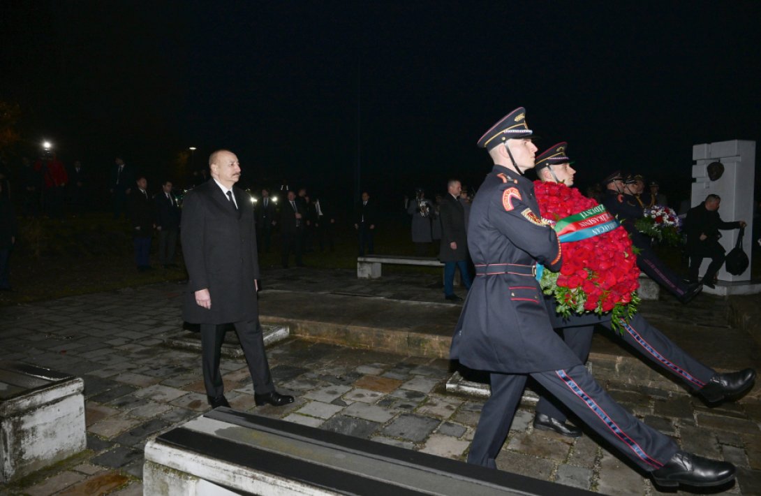 Azərbaycan və Slovakiya prezidentləri Bratislavada “Azadlıq Qapısı” abidəsini ziyarət ediblər - FOTO