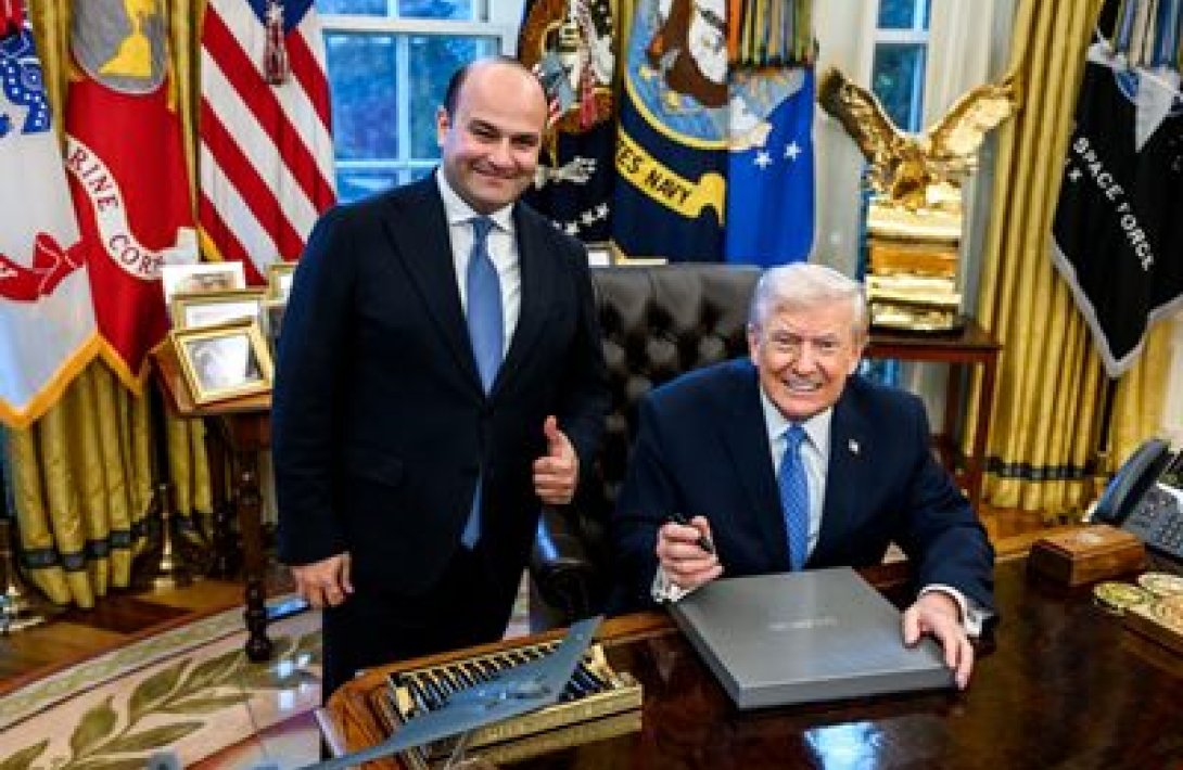 Ermənistan səfiri ABŞ prezidenti ilə görüşdü: Tramp Paşinyana üzərində şəxsi yazı olan hədiyyə yolladı...-FOTO