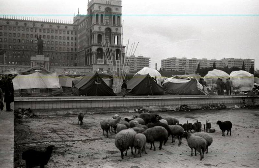 Raykom və “ispalkom”lar da Moskvaya qarşı çıxışlar edilən Meydan hərəkatı üçün pul və ərzaq toplayırdı...-ARXİV