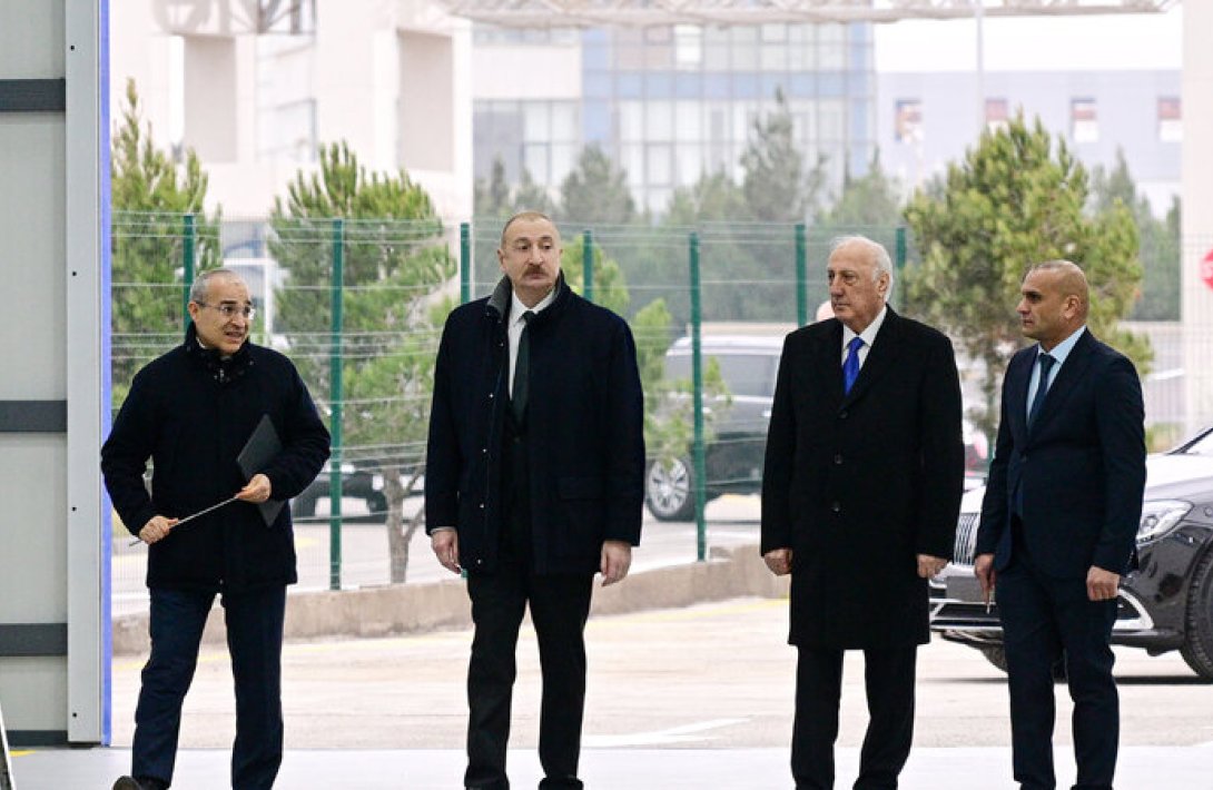 İlham Əliyev Sumqayıt Sənaye Parkında güzgü vərəqələrin istehsalı zavodunun açılışında iştirak etdi - FOTO