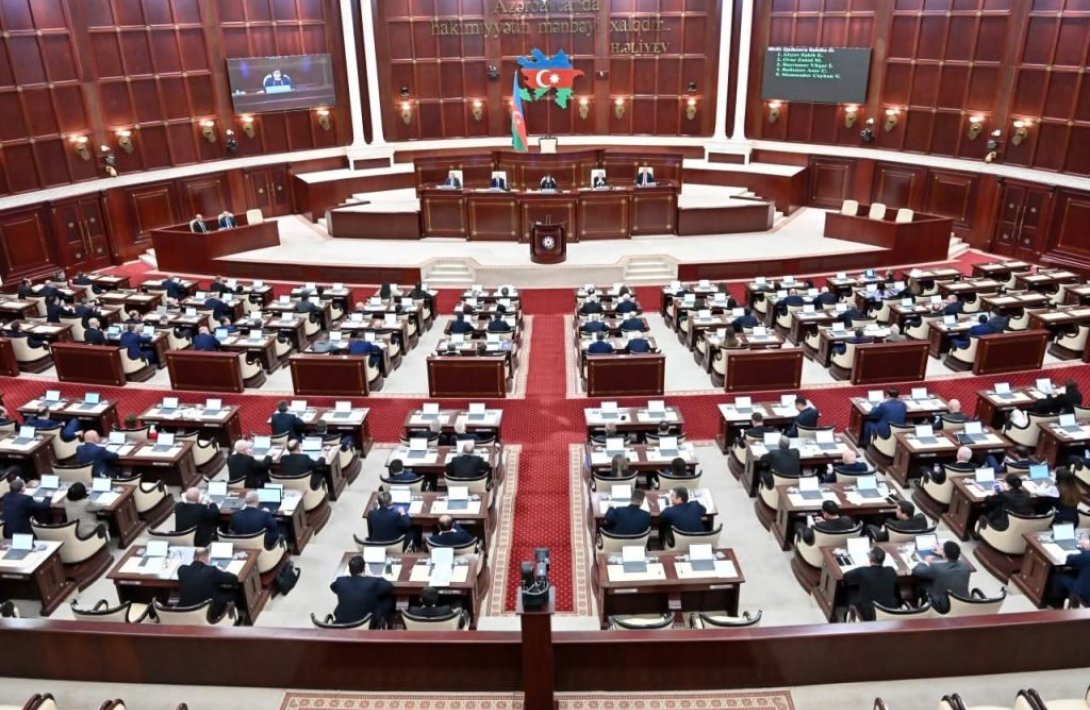 Parlamentin plenar iclasında gündəlikdə hansı məsələlər var?