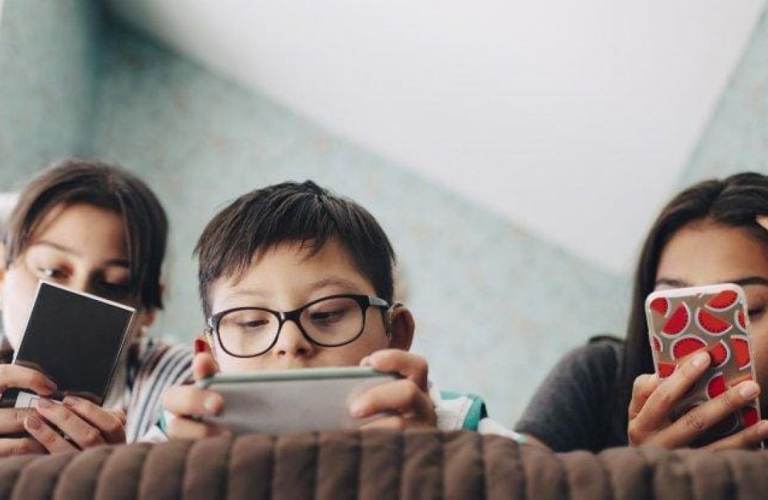 Virtual dünya, real problemlər: Rəqəmsal vərdişlər uşaqları necə formalaşdırır?