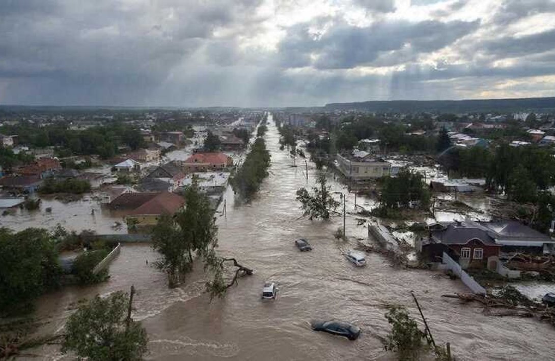 Bu məmur daşqınlardan zərər çəkmiş 1000 insanın həm də pulsuz Həcc səfərini təşkil edəcək...-İBRƏTAMİZ