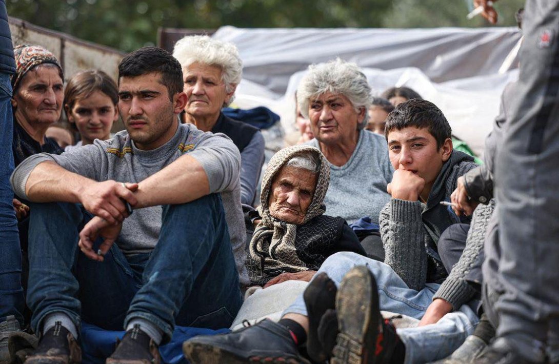 Rusiya və Qərb ermənilərin Qarabağdan kütləvi köçünü Azərbaycanın başı üzərində Damokl qılıncına çevirir...-Çıxış yolu?..