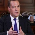 Medvedev: “Tramp bütün sanksiyaları tezliklə ləğv etməyəcək”