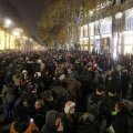 В Тбилиси митингующие перекрыли движение около университета