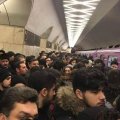 Metroda qatarların hərəkəti ləngiyir