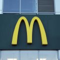 Britaniyada yüzlərlə işçi McDonald's-ı MƏHKƏMƏYƏ VERDİ - İŞ YERİNDƏ TƏCAVÜZ