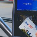 Neçə avtobusda nağdsız ödəniş sistemi var?