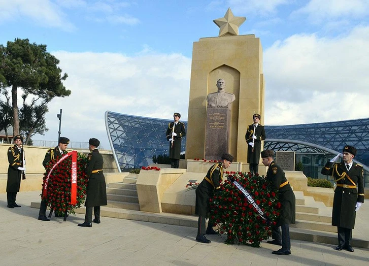 В Минобороны отметили 115-летие дважды Героя Советского Союза Ази Асланова-ФОТО