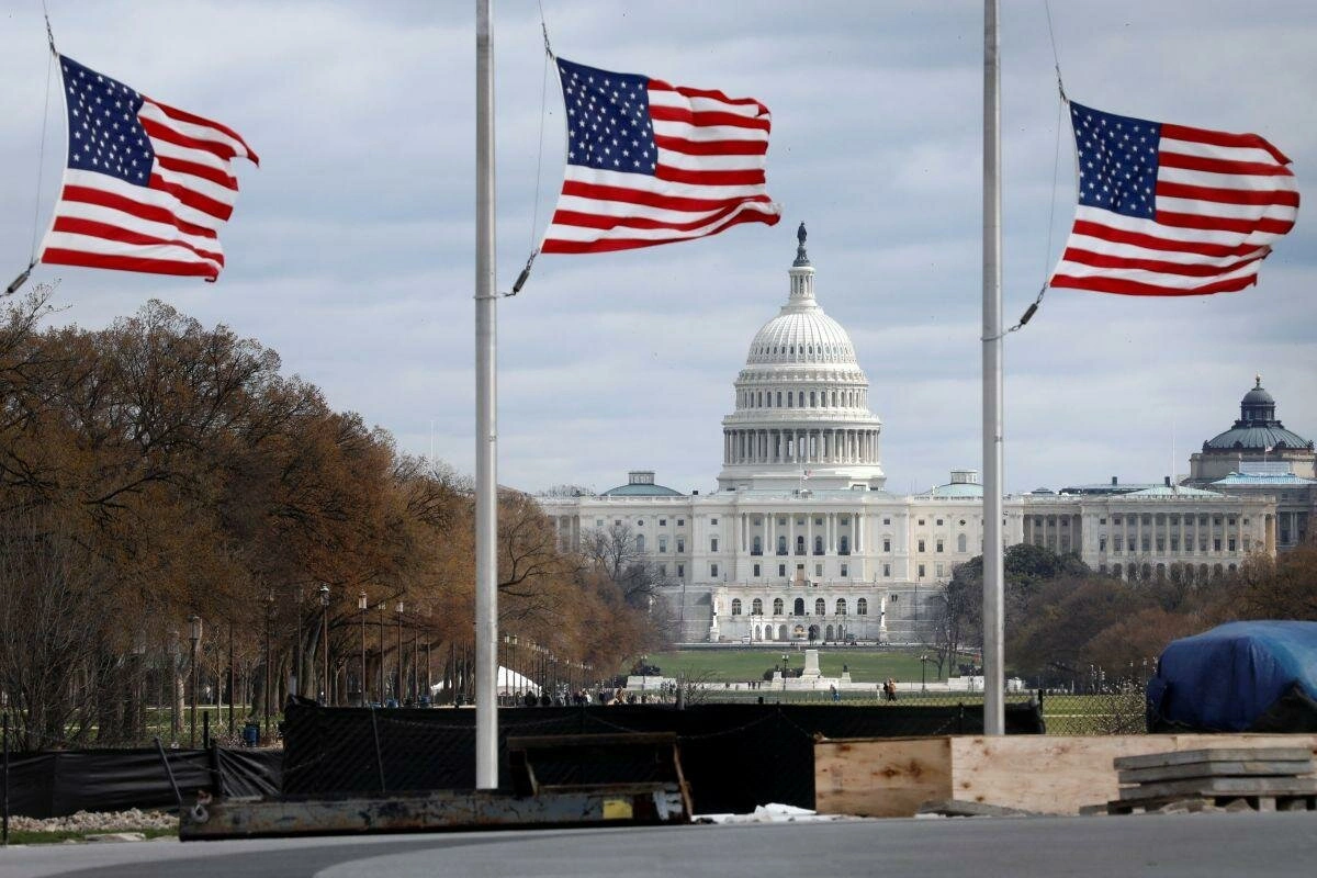 США приступают к введению пошлин в отношении Канады и Мексики