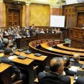 Парламент Сербии распустил правительство